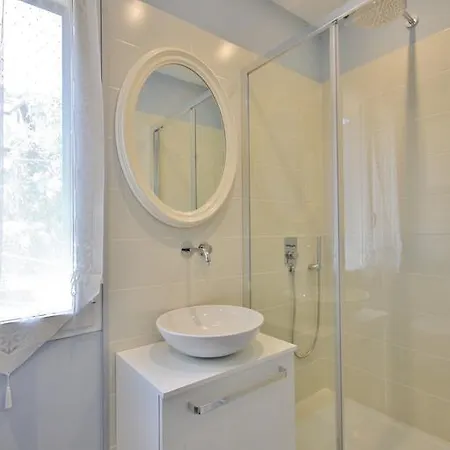 La Bed & Breakfast 3*